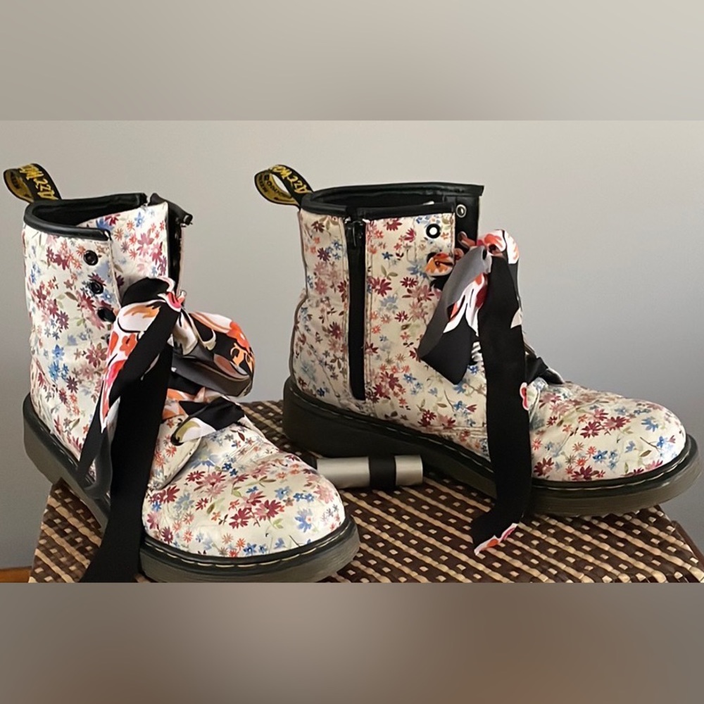 Rare Dr Martens Delaney Floral Boots - Picture 5 of 10